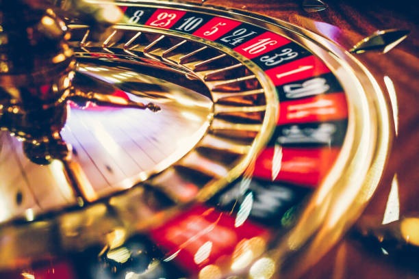 Live dealer interaction during play Live dealer interaction