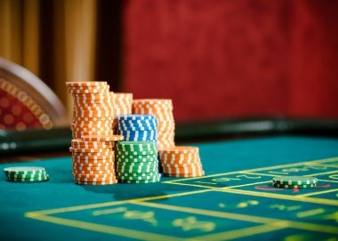 Live dealer interaction
